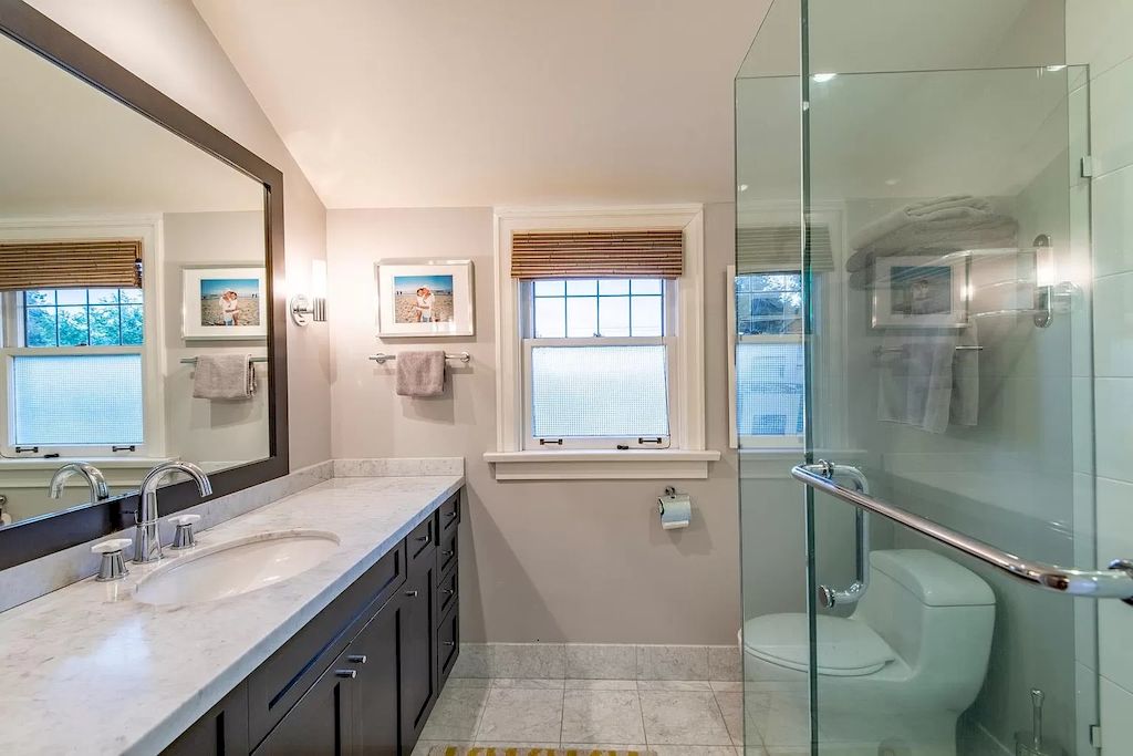 The House in Vancouver is ideal for entertaining with elegant brick & stone entry, beautiful oak hardwood floors, traditional X-hall living dining floor plan, now available for sale