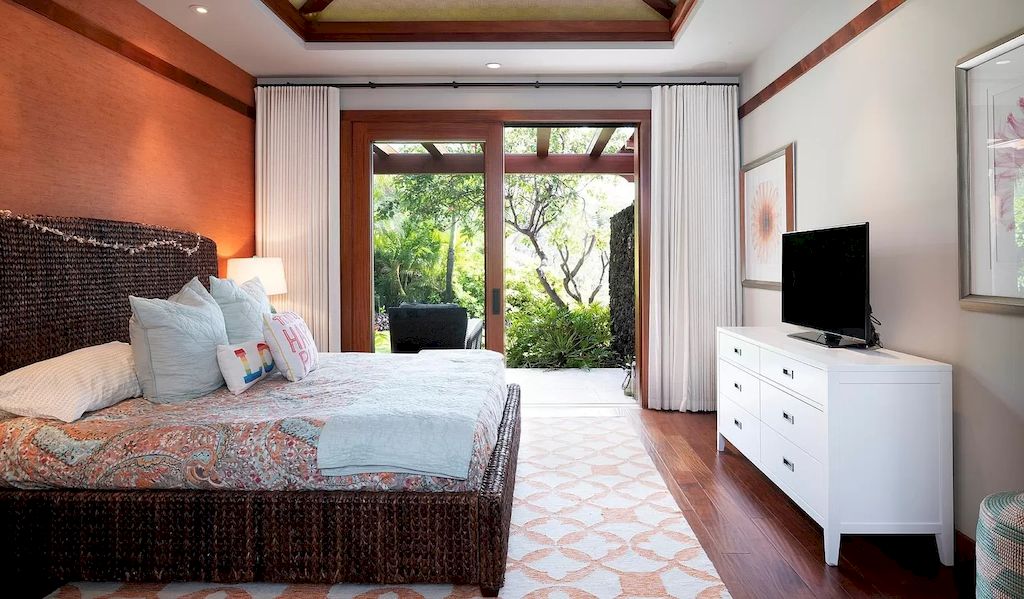 The Home in Hawaii is a luxurious home featuring seamless indoor-outdoor contemporary design now available for sale. This home located at 26 Ualei Pl, Kihei, Hawaii; offering 05 bedrooms and 06 bathrooms with 4,383 square feet of living spaces.