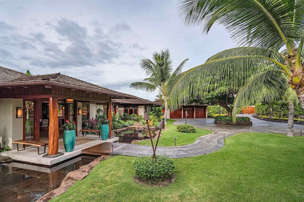 The Home in Hawaii is a luxurious home featuring seamless indoor-outdoor contemporary design now available for sale. This home located at 26 Ualei Pl, Kihei, Hawaii; offering 05 bedrooms and 06 bathrooms with 4,383 square feet of living spaces.