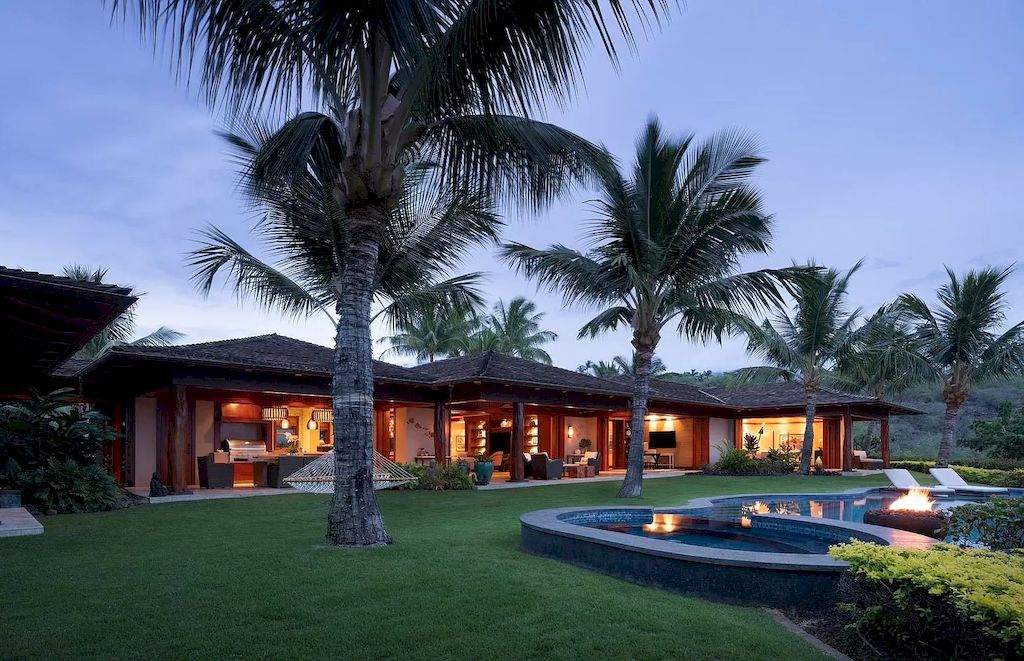 The Home in Hawaii is a luxurious home featuring seamless indoor-outdoor contemporary design now available for sale. This home located at 26 Ualei Pl, Kihei, Hawaii; offering 05 bedrooms and 06 bathrooms with 4,383 square feet of living spaces.