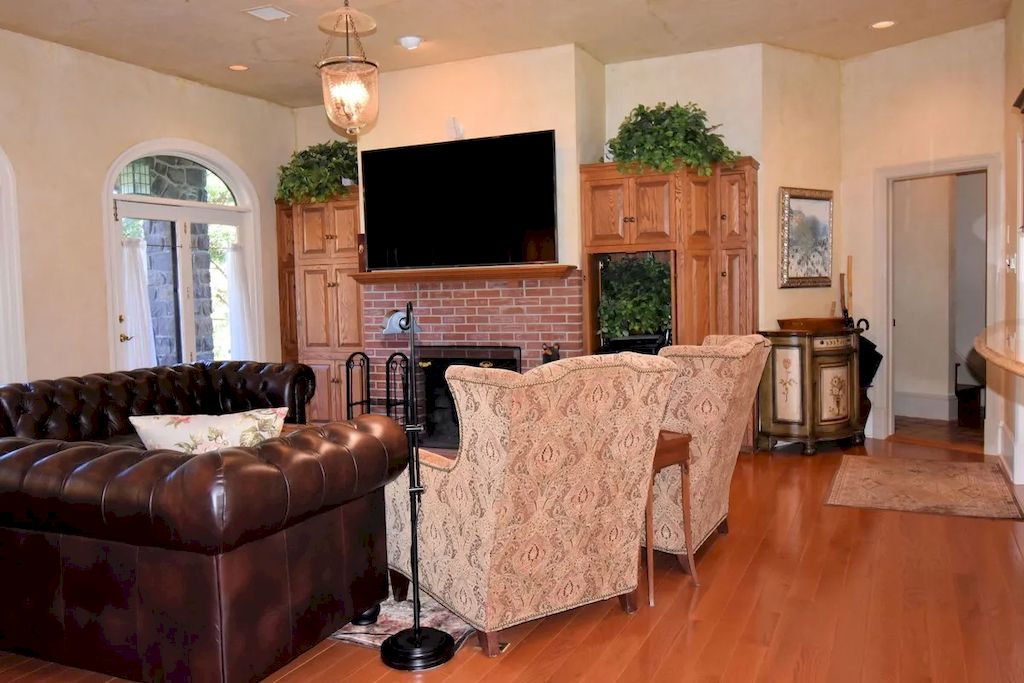 The Home in Pennsylvania is a luxurious home set on a lush, private, secure and park-like setting now available for sale. This home located at 6040 Lower Mountain Rd, New Hope, Pennsylvania; offering 06 bedrooms and 08 bathrooms with 11,500 square feet of living spaces.