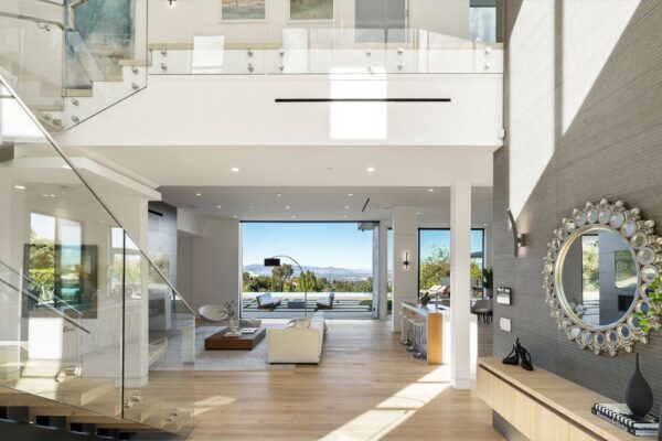 $7.995M Sherman Oaks Modern Home with A Sweeping Open Floor Plan