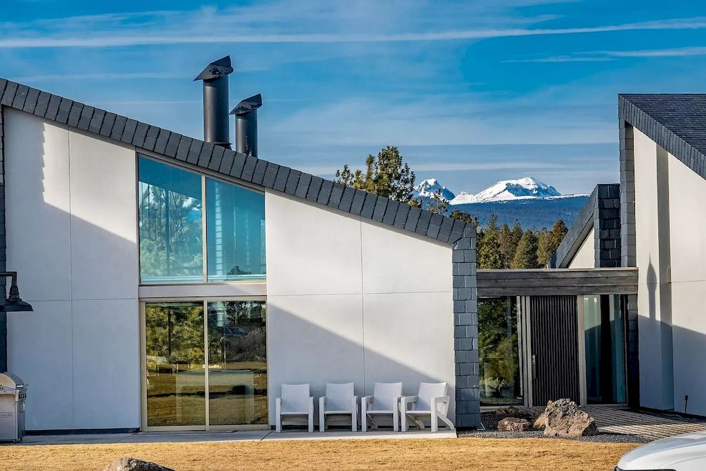 The House in Oregon has numerous outdoor spaces allow for an undisturbed experience with nature now available for sale