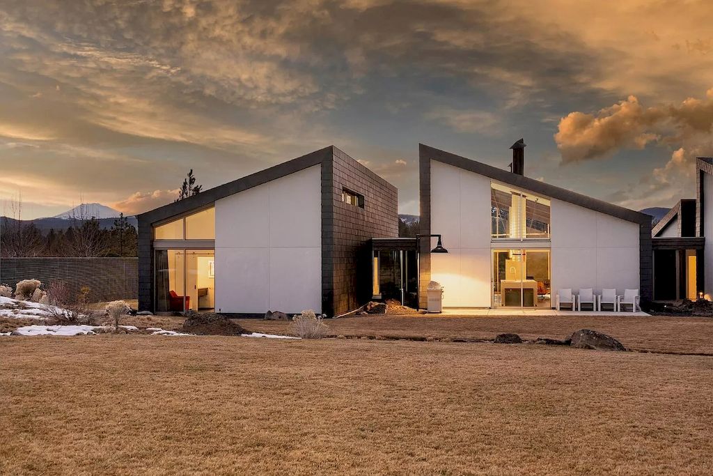The House in Oregon has numerous outdoor spaces allow for an undisturbed experience with nature now available for sale
