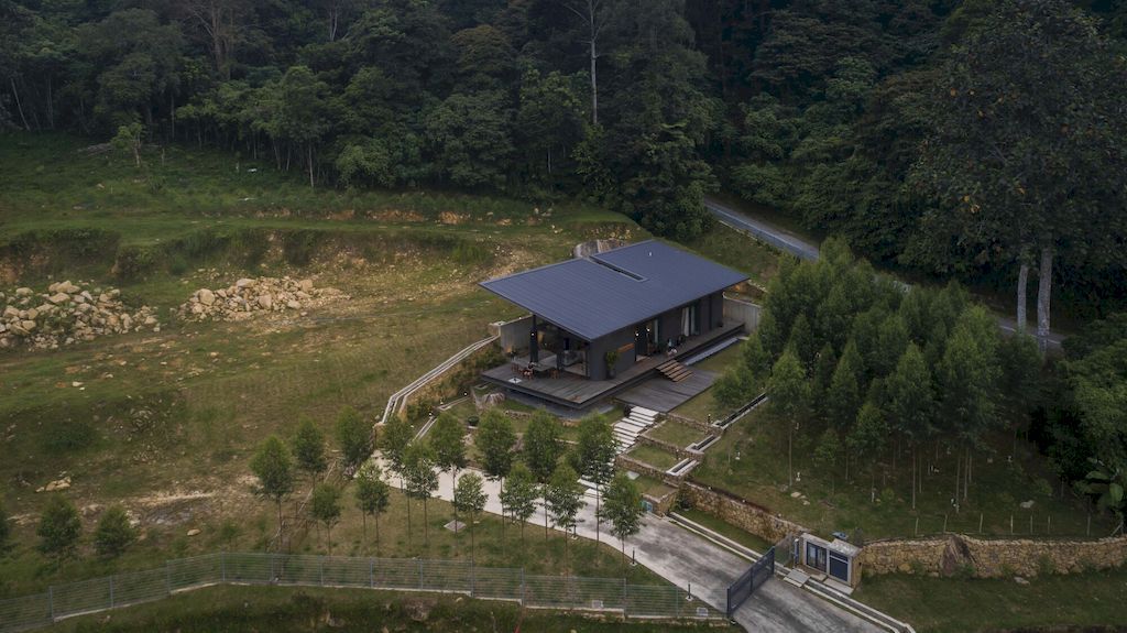 Smolhaven House with Pitched Roof by Choo Gim Wah Architect 1