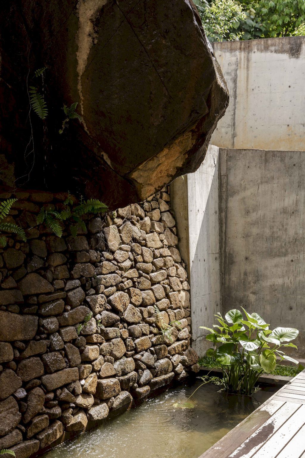 Smolhaven House with Pitched Roof by Choo Gim Wah Architect 19