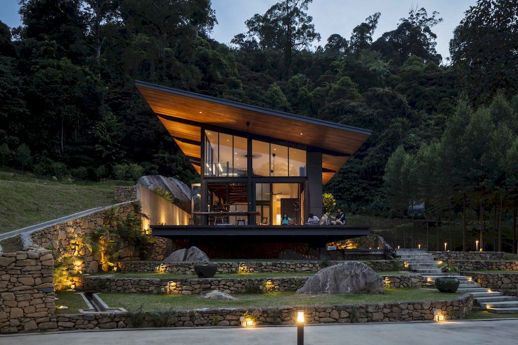 Smolhaven House with Pitched Roof by Choo Gim Wah Architect 5