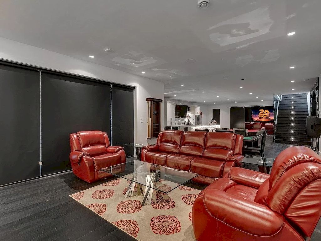 The Mansion in Surrey features beautiful outdoor entertainment area landscaped with high-quality turf, a south-east facing outdoor pool, mini-golf area available for sale