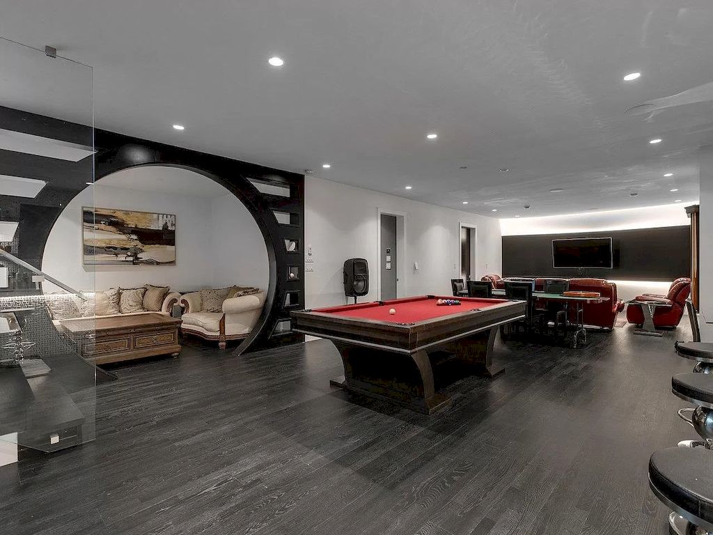 The Mansion in Surrey features beautiful outdoor entertainment area landscaped with high-quality turf, a south-east facing outdoor pool, mini-golf area available for sale