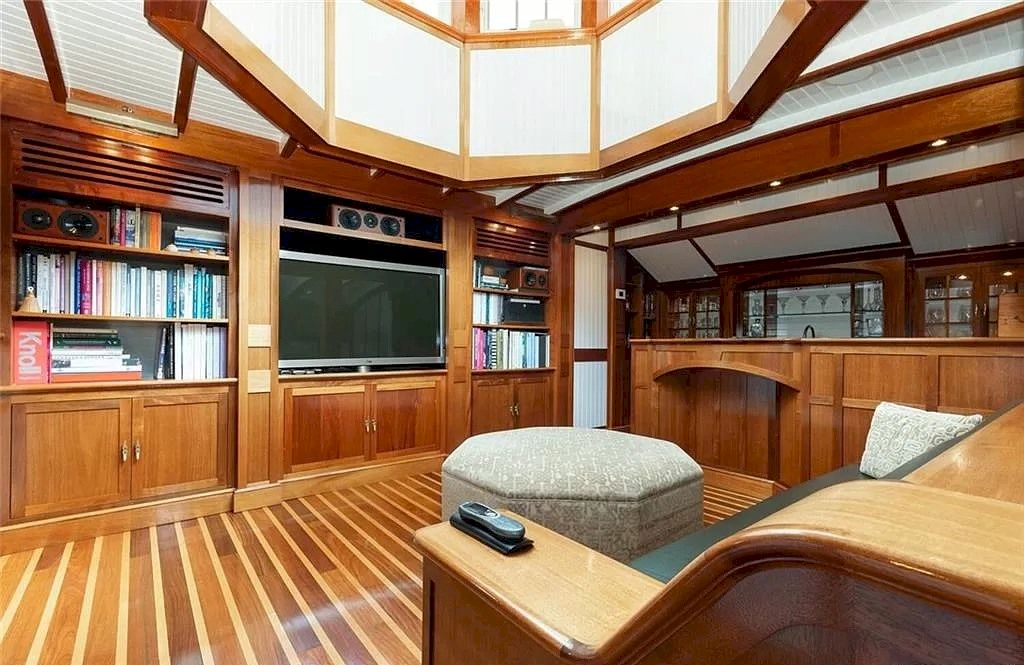 The Home in Connecticut is an extraordinary home with gracious entrance and amazing wine cellar now available for sale. This home located at 8 Searles Rd, Darien, Connecticut; offering 04 bedrooms and 07 bathrooms with 7,613 square feet of living spaces.
