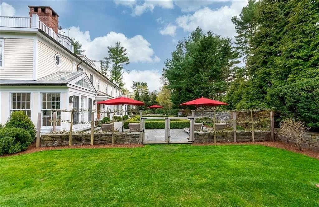 The Home in Connecticut is an extraordinary home with gracious entrance and amazing wine cellar now available for sale. This home located at 8 Searles Rd, Darien, Connecticut; offering 04 bedrooms and 07 bathrooms with 7,613 square feet of living spaces.