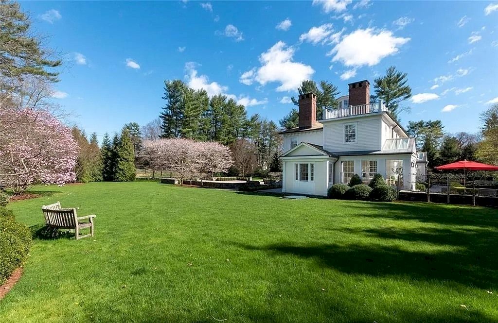 The Home in Connecticut is an extraordinary home with gracious entrance and amazing wine cellar now available for sale. This home located at 8 Searles Rd, Darien, Connecticut; offering 04 bedrooms and 07 bathrooms with 7,613 square feet of living spaces.