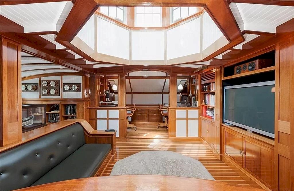 The Home in Connecticut is an extraordinary home with gracious entrance and amazing wine cellar now available for sale. This home located at 8 Searles Rd, Darien, Connecticut; offering 04 bedrooms and 07 bathrooms with 7,613 square feet of living spaces.