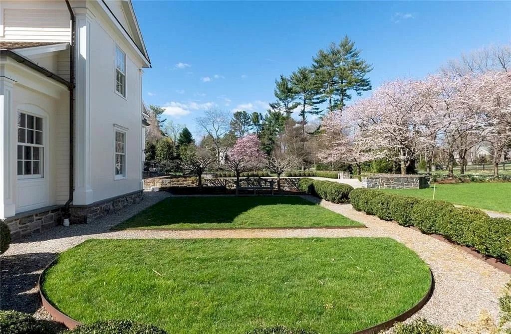 The Home in Connecticut is an extraordinary home with gracious entrance and amazing wine cellar now available for sale. This home located at 8 Searles Rd, Darien, Connecticut; offering 04 bedrooms and 07 bathrooms with 7,613 square feet of living spaces.