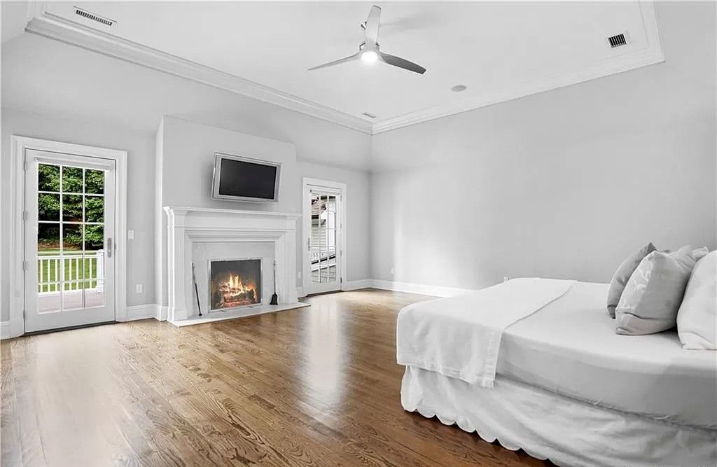The Home in Connecticut is a luxurious home where you'll find extraordinary details and expert craftsmanship now available for sale. This home located at 15 Hillsley Rd, Darien, Connecticut; offering 06 bedrooms and 09 bathrooms with 8,748 square feet of living spaces.