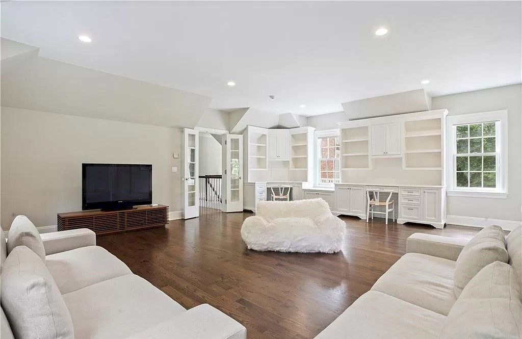 The Home in Connecticut is a luxurious home where you'll find extraordinary details and expert craftsmanship now available for sale. This home located at 15 Hillsley Rd, Darien, Connecticut; offering 06 bedrooms and 09 bathrooms with 8,748 square feet of living spaces.