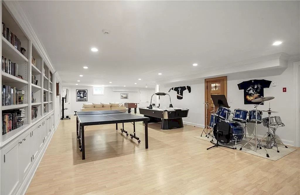 The Home in Connecticut is a luxurious home where you'll find extraordinary details and expert craftsmanship now available for sale. This home located at 15 Hillsley Rd, Darien, Connecticut; offering 06 bedrooms and 09 bathrooms with 8,748 square feet of living spaces.