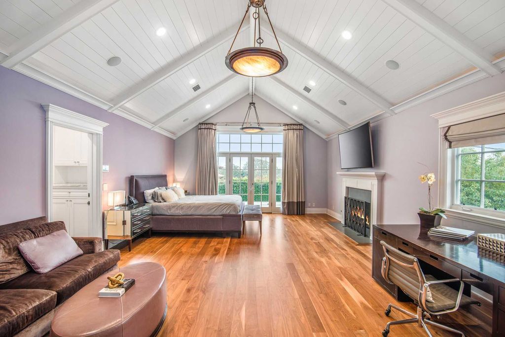This 20000000 Traditional Ken Ungar Home in Los Angeles features The Highest Caliber of Finishes 13