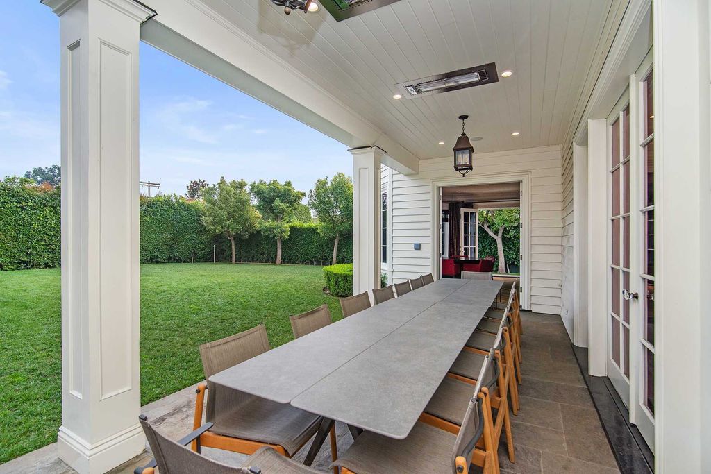 This 20000000 Traditional Ken Ungar Home in Los Angeles features The Highest Caliber of Finishes 14