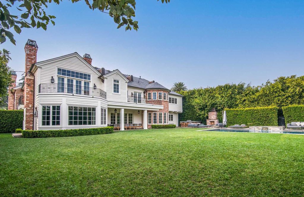 This 20000000 Traditional Ken Ungar Home in Los Angeles features The Highest Caliber of Finishes 15