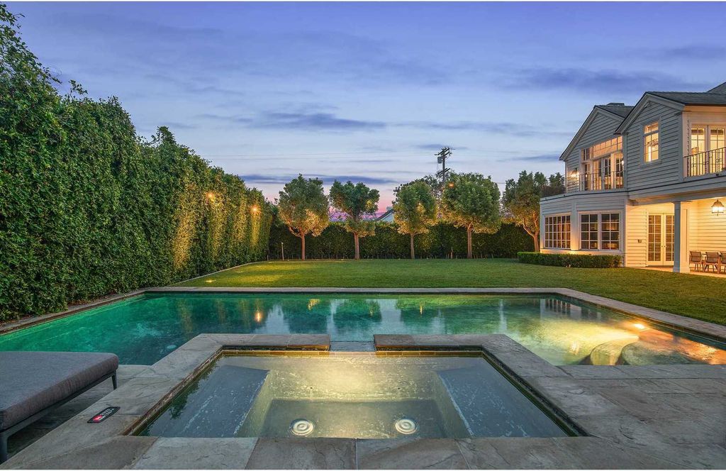 This 20000000 Traditional Ken Ungar Home in Los Angeles features The Highest Caliber of Finishes 17