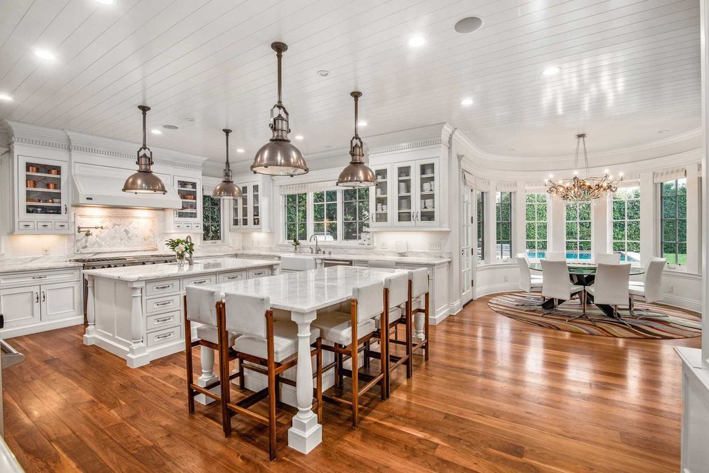 This 20000000 Traditional Ken Ungar Home in Los Angeles features The Highest Caliber of Finishes 21