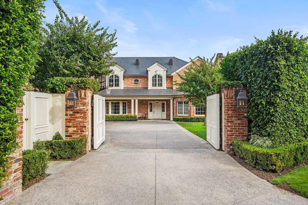 This 20000000 Traditional Ken Ungar Home in Los Angeles features The Highest Caliber of Finishes 22