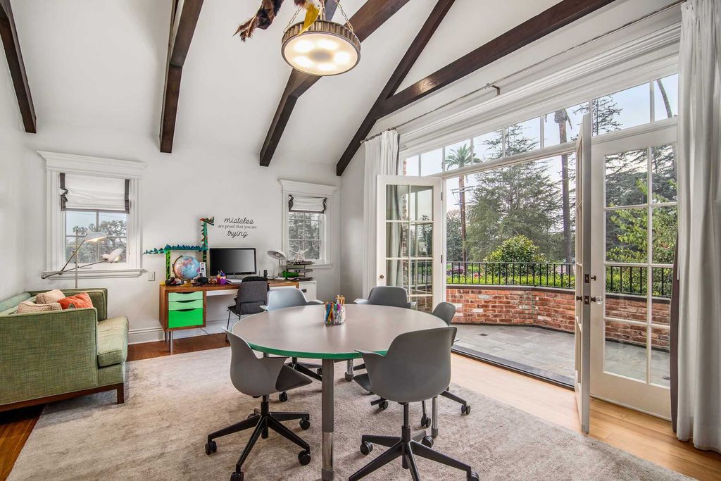 This 20000000 Traditional Ken Ungar Home in Los Angeles features The Highest Caliber of Finishes 4
