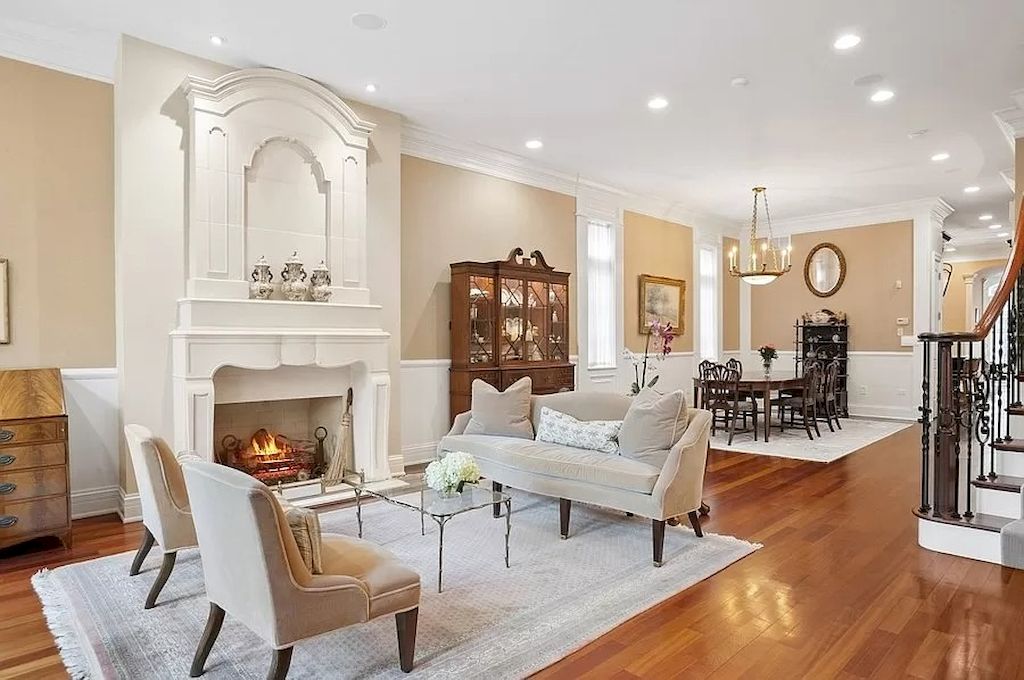 The Home in Illinois is a luxurious home with a richly landscaped mature garden and pool now available for sale. This home located at 1844 N Burling St, Chicago, Illinois; offering 05 bedrooms and 06 bathrooms with 3,145 square feet of land. 