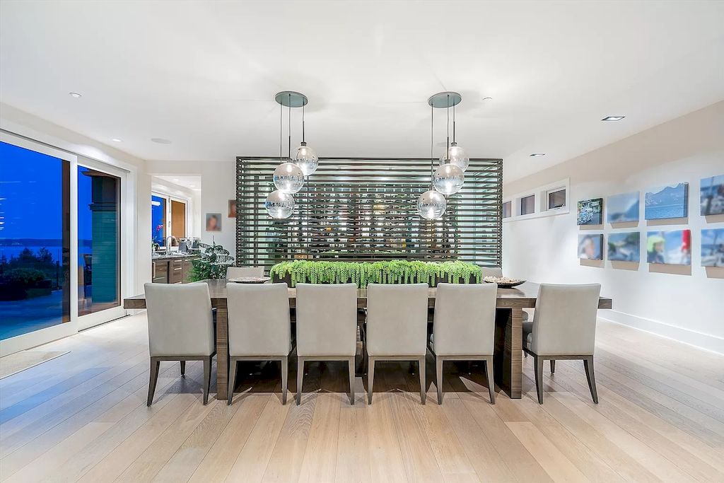 The Estate in West Vancouver was built with an impeccable choice of quality materials now available for sale. This home located at 4360 Rockridge Rd, West Vancouver, BC V7W 1A7, Canada