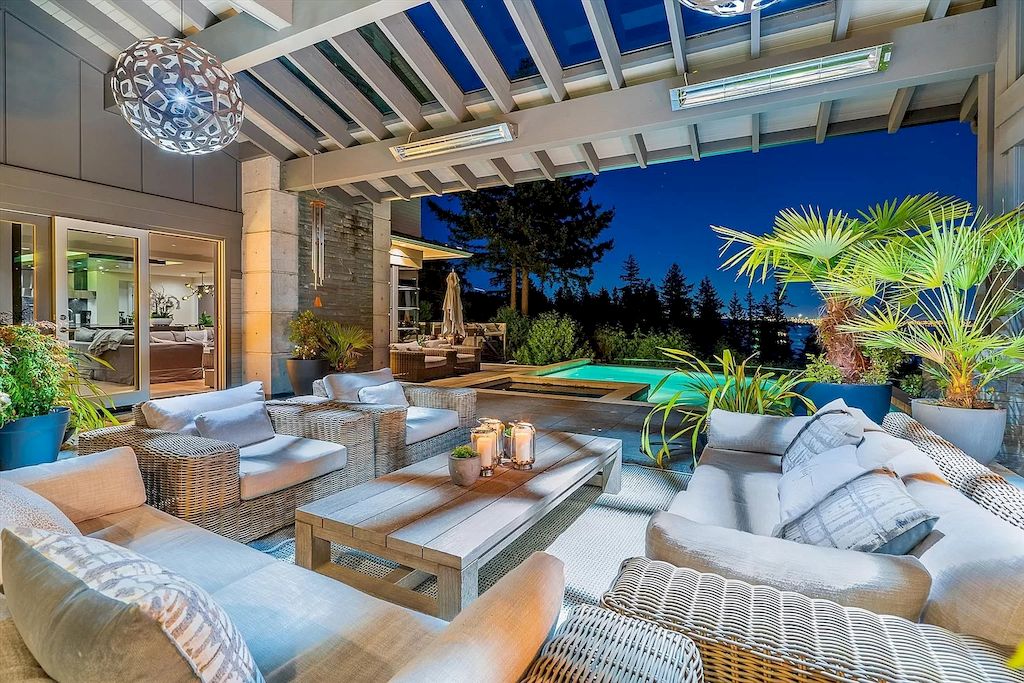 The Estate in West Vancouver was built with an impeccable choice of quality materials now available for sale. This home located at 4360 Rockridge Rd, West Vancouver, BC V7W 1A7, Canada