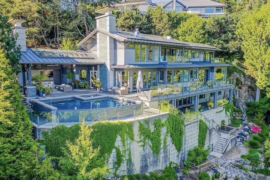 The Estate in West Vancouver was built with an impeccable choice of quality materials now available for sale. This home located at 4360 Rockridge Rd, West Vancouver, BC V7W 1A7, Canada