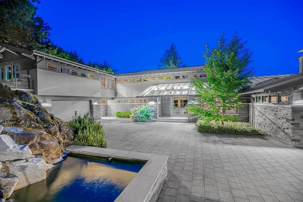 The Estate in West Vancouver was built with an impeccable choice of quality materials now available for sale. This home located at 4360 Rockridge Rd, West Vancouver, BC V7W 1A7, Canada