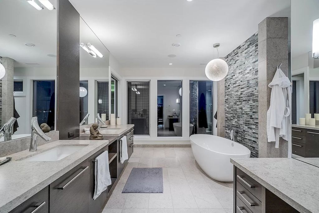 The Estate in West Vancouver was built with an impeccable choice of quality materials now available for sale. This home located at 4360 Rockridge Rd, West Vancouver, BC V7W 1A7, Canada