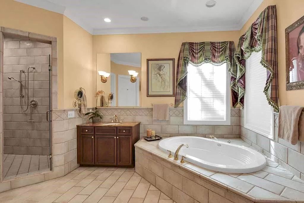 The Home in Georgia is a luxurious home offering impressive foyer, gracious living room and spacious dining room now available for sale. This home located at 23 Carriage Dr, Saint Simons Island, Georgia; offering 07 bedrooms and 08 bathrooms with 10,688 square feet of living spaces.