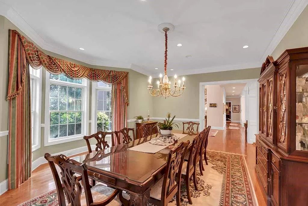 The Home in Georgia is a luxurious home offering impressive foyer, gracious living room and spacious dining room now available for sale. This home located at 23 Carriage Dr, Saint Simons Island, Georgia; offering 07 bedrooms and 08 bathrooms with 10,688 square feet of living spaces.