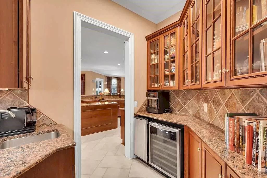 The Home in Georgia is a luxurious home offering impressive foyer, gracious living room and spacious dining room now available for sale. This home located at 23 Carriage Dr, Saint Simons Island, Georgia; offering 07 bedrooms and 08 bathrooms with 10,688 square feet of living spaces.