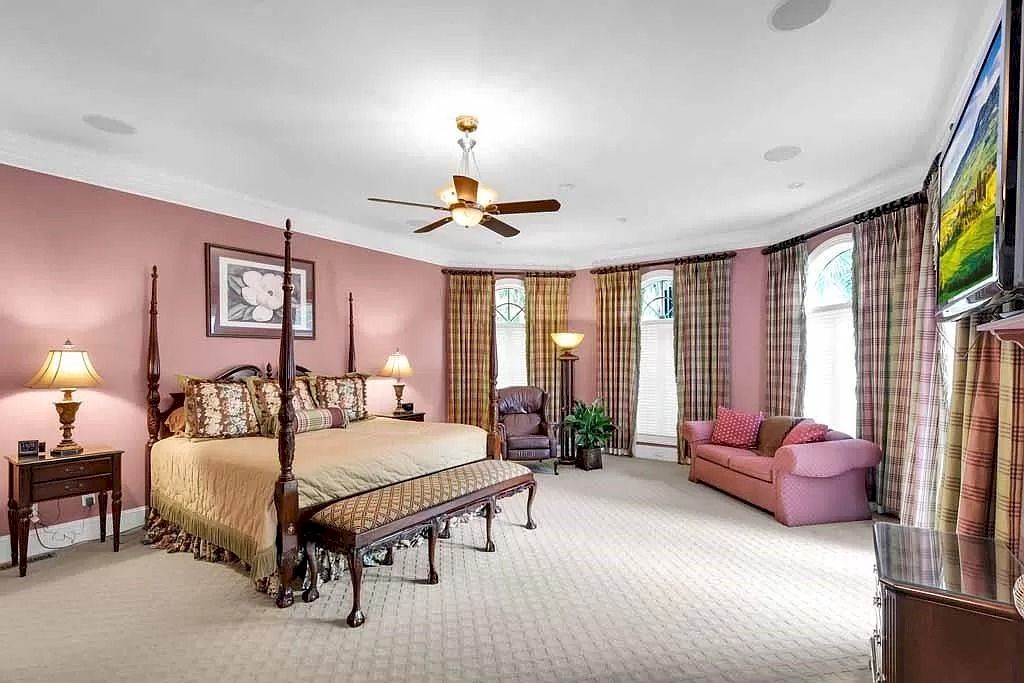 The Home in Georgia is a luxurious home offering impressive foyer, gracious living room and spacious dining room now available for sale. This home located at 23 Carriage Dr, Saint Simons Island, Georgia; offering 07 bedrooms and 08 bathrooms with 10,688 square feet of living spaces.