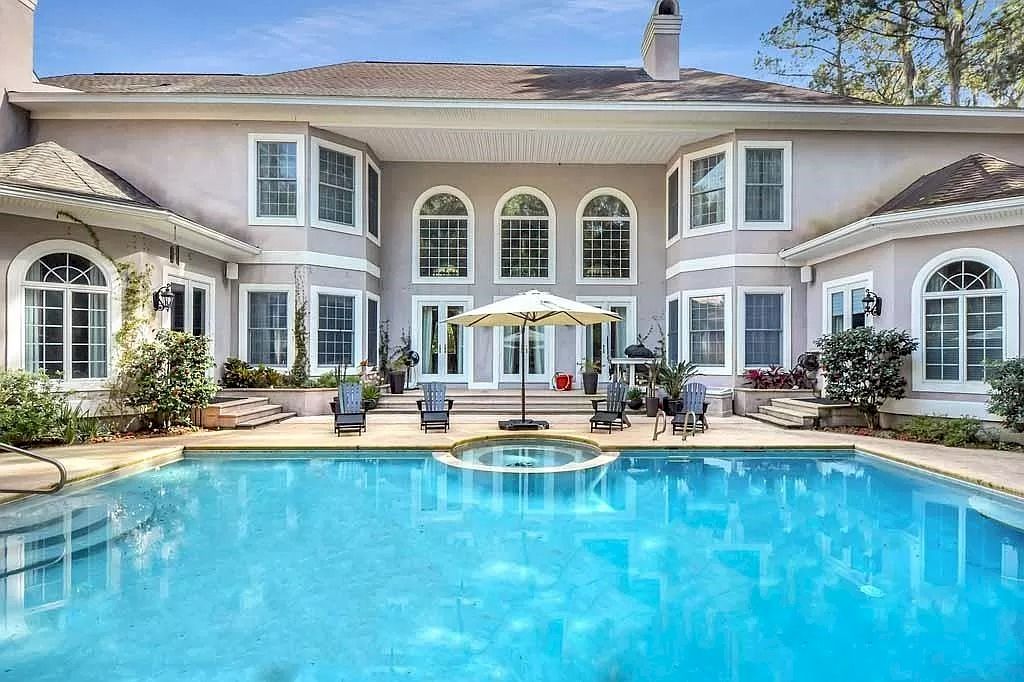 The Home in Georgia is a luxurious home offering impressive foyer, gracious living room and spacious dining room now available for sale. This home located at 23 Carriage Dr, Saint Simons Island, Georgia; offering 07 bedrooms and 08 bathrooms with 10,688 square feet of living spaces.