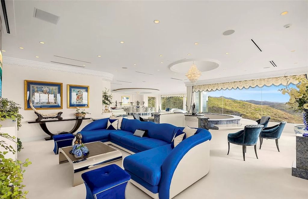 The Home in Hawaii is a luxurious home offering unprecedented privacy combined with sophisticated, cosmopolitan lifestyle now available for sale. This home located at 828 Moaniala St, Honolulu, Hawaii; offering 05 bedrooms and 09 bathrooms with 8,424 square feet of living spaces.