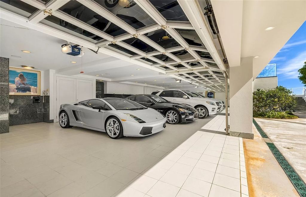 The Home in Hawaii is a luxurious home offering unprecedented privacy combined with sophisticated, cosmopolitan lifestyle now available for sale. This home located at 828 Moaniala St, Honolulu, Hawaii; offering 05 bedrooms and 09 bathrooms with 8,424 square feet of living spaces.