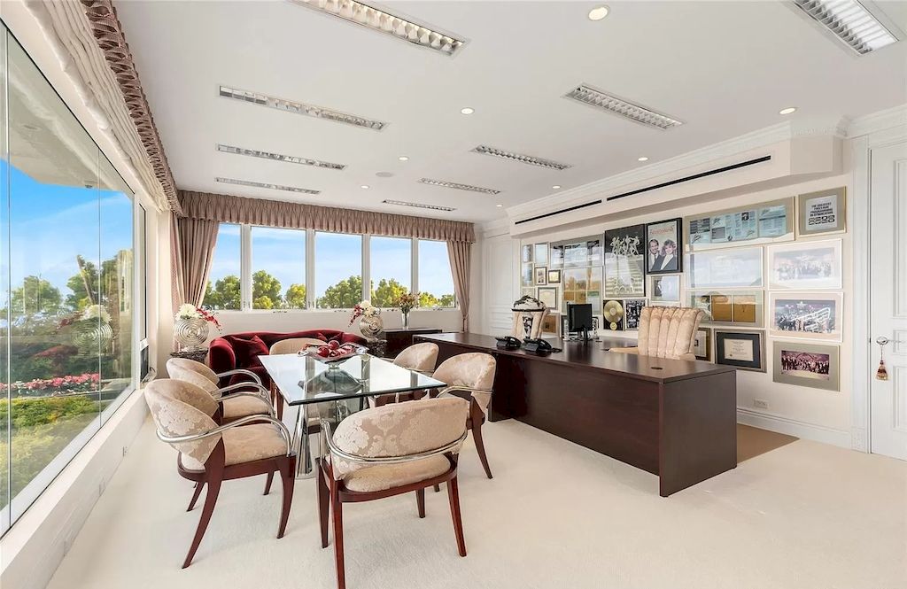 The Home in Hawaii is a luxurious home offering unprecedented privacy combined with sophisticated, cosmopolitan lifestyle now available for sale. This home located at 828 Moaniala St, Honolulu, Hawaii; offering 05 bedrooms and 09 bathrooms with 8,424 square feet of living spaces.