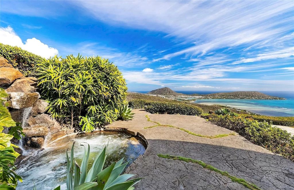 The Home in Hawaii is a luxurious home offering unprecedented privacy combined with sophisticated, cosmopolitan lifestyle now available for sale. This home located at 828 Moaniala St, Honolulu, Hawaii; offering 05 bedrooms and 09 bathrooms with 8,424 square feet of living spaces.
