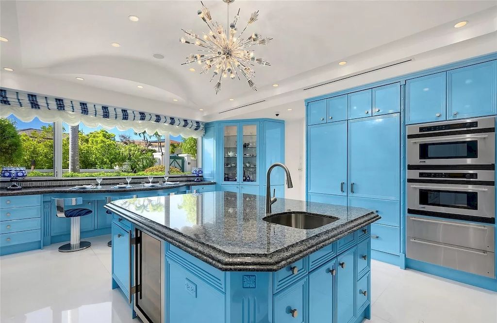 The Home in Hawaii is a luxurious home offering unprecedented privacy combined with sophisticated, cosmopolitan lifestyle now available for sale. This home located at 828 Moaniala St, Honolulu, Hawaii; offering 05 bedrooms and 09 bathrooms with 8,424 square feet of living spaces.