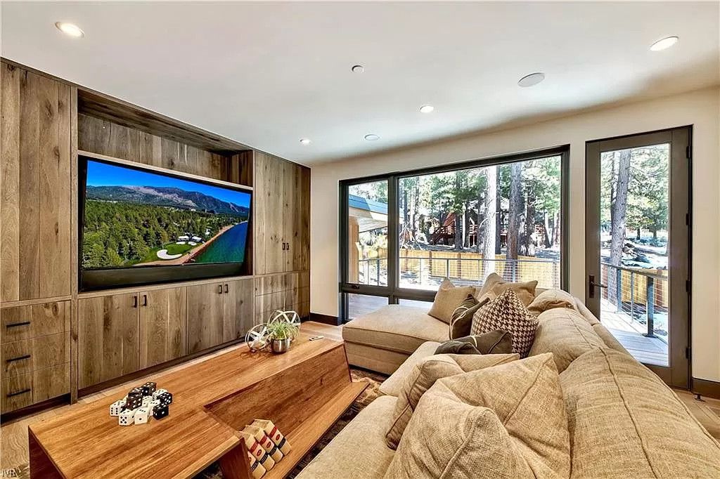 Spectacular Modern and Smart Mountain Home in Nevada asks for $8,450,000