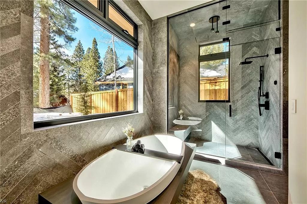 Spectacular Modern and Smart Mountain Home in Nevada asks for $8,450,000
