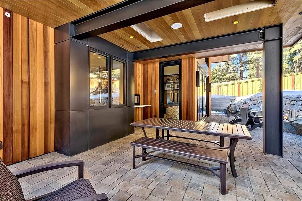 Spectacular Modern and Smart Mountain Home in Nevada asks for $8,450,000