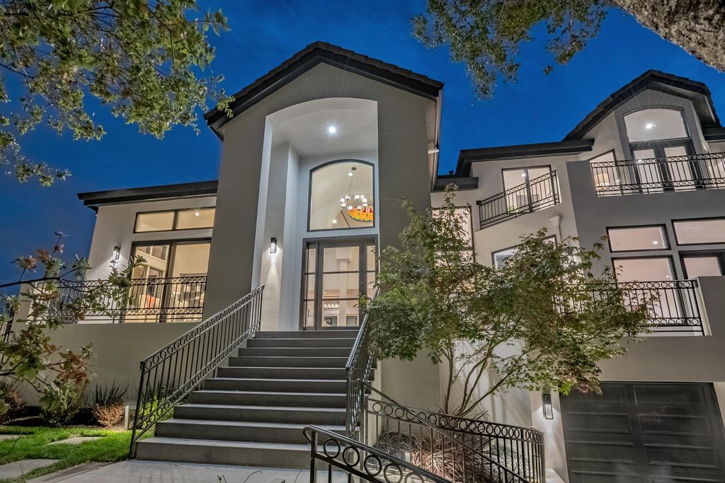 The Home in Woodside is an exceptional residence midway between San Francisco and Silicon Valley now available for sale. This home located at 333 Raymundo Dr, Woodside, California