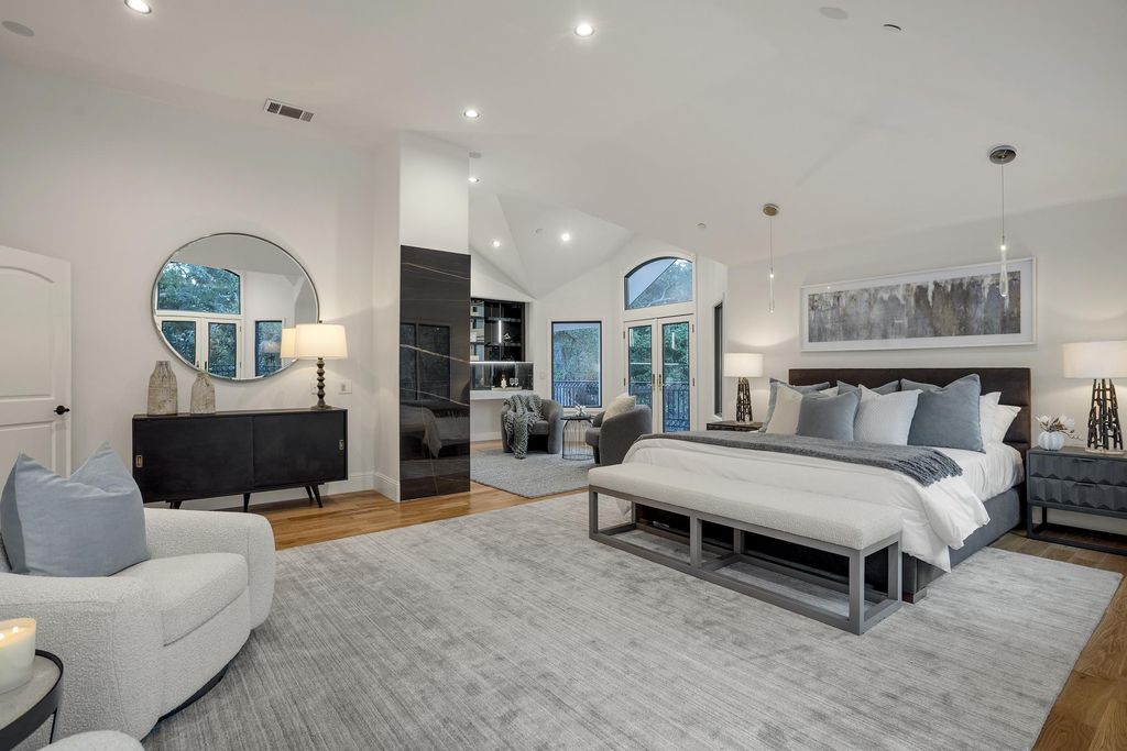 The Home in Woodside is an exceptional residence midway between San Francisco and Silicon Valley now available for sale. This home located at 333 Raymundo Dr, Woodside, California