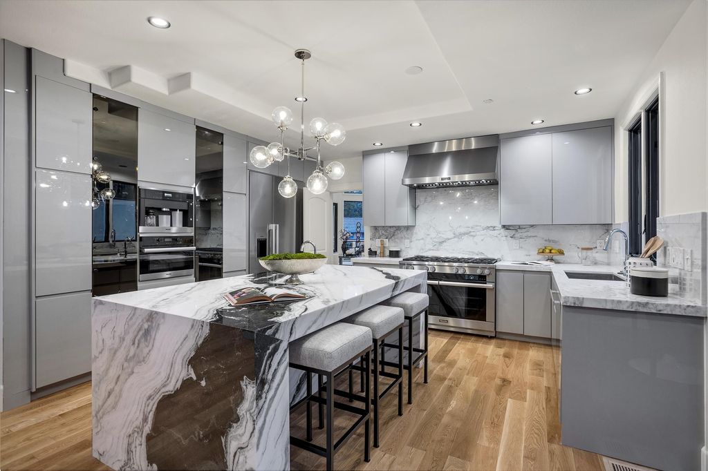 The Home in Woodside is an exceptional residence midway between San Francisco and Silicon Valley now available for sale. This home located at 333 Raymundo Dr, Woodside, California